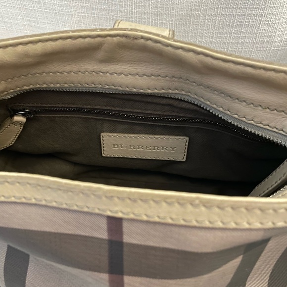 Burberry bag. Used/fair condition - Picture 6 of 8